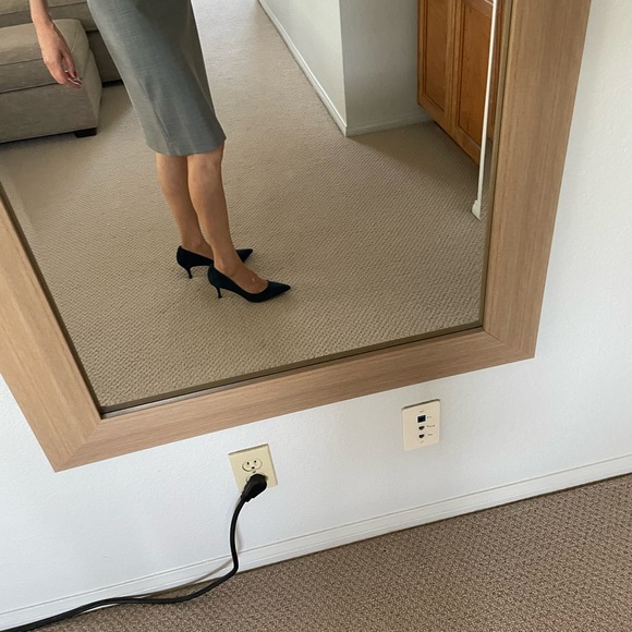 Saks Fifth Avenue. Navy Suede Pumps. Pointed Toes - Picture 4 of 6